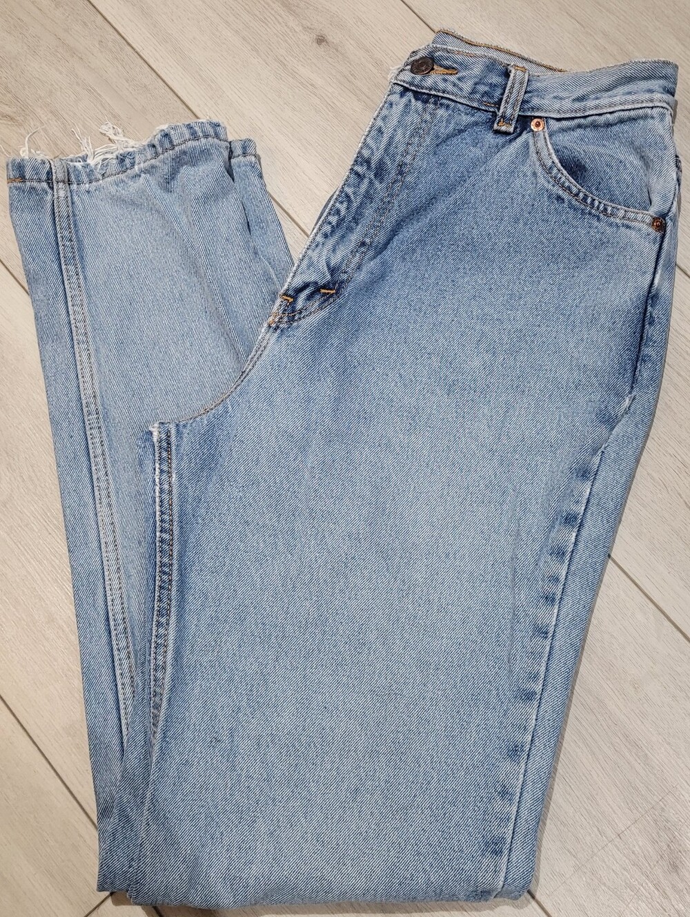 Levis Women's Vintage 2004 Orange Tab Straight Leg Lightwash Blue Denim Jeans 31